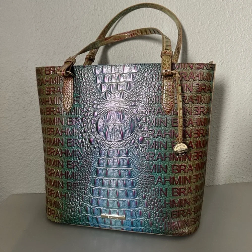 NWT BRAHMIN EZRA MELBOURNE CROC-EMBOSSED LOGO PRINT‎ LEATHER TOTE